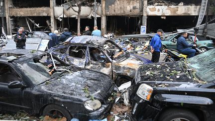 Des dégâts causés par les frappes aériennes israéliennes sur Beyrouth, au Liban, le 18 novembre 2024. (HOUSSAM SHBARO / ANADOLU / AFP)