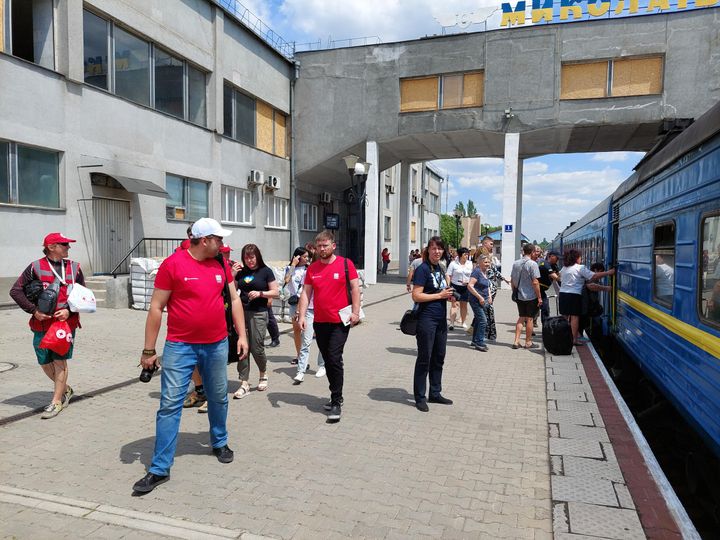 At Mykolaiv station, on June 7, 2023 at dawn, only nine people from the flooded areas got off the train, reports our special correspondent.  (CAMILLE MAGNARD / RADIO FRANCE)