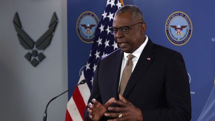 Le ministre de la Défense américain, Lloyd Austin, lors d'une conférence de presse au Pentagone, en Virginie (Etats-Unis), le 15 mars 2023. (ALEX WONG / GETTY IMAGES NORTH AMERICA / AFP)