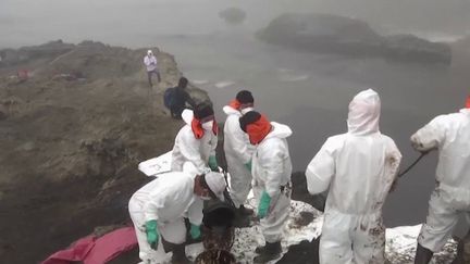 Pérou : les plages du nord de Lima souillées par une marée noire