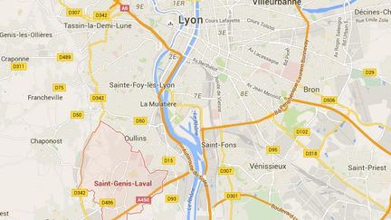 Un homme arm&eacute; et ivre a fait irruption, samedi 30 mai 2015,&nbsp;dans une mosqu&eacute;e &agrave; Saint-Genis-Laval (Rh&ocirc;ne) pr&egrave;s de Lyon, mena&ccedil;ant et insultant les fid&egrave;les avant d'&ecirc;tre arr&ecirc;t&eacute;, selon la pr&eacute;fecture. (GOOGLE MAPS / FRANCE TV INFO)