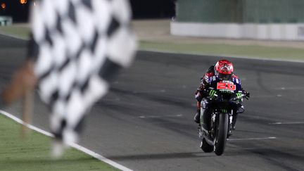 Fabio Quartararo (Yamaha) s'impose sur le GP de Doha 2021 devant son compatriote Johann Zarco (Ducati) - KARIM JAAFAR / AFP (KARIM JAAFAR / AFP)