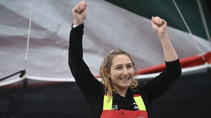 Violette Dorange est la benjamine de cette édition. A seulement 23 ans, la jeune navigatrice fait partie des six femmes engagées, un record. (CHRISTOPHE ARCHAMBAULT / AFP)