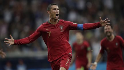 Cristiano Ronaldo exulte : il vient de marquer le coup franc qui permet au Portugal de faire match nul, 3-3, contre l'Espagne, au premier tour de la Coupe du monde, le 15 juin 2018 à Sotchi (Russie). (ANDRE MOURAO / AGIF)