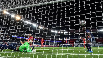 Le but de l'attaquant du Bayern Eric-Maxim Choupo-Moting lors du quart de finale retour face au PSG, le 13 avril 2021 au Parc des Princes. (FRANCK FIFE / AFP)