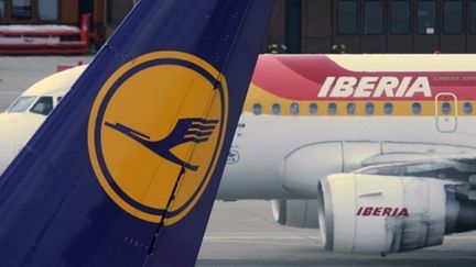 Le logo de la compagnie allemande Lufthansa (© AFP - John MacDougall)