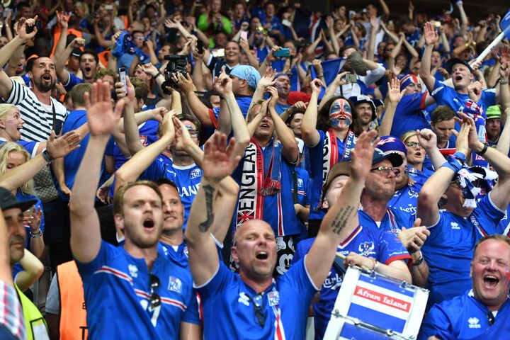 Des supporters islandais à Nice, le 27 juin 2016. (FEDERICO GAMBARINI / DPA / AFP)