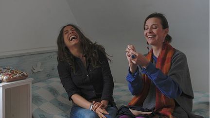 Les actrices Izia Higelin (&agrave; gauche) et Carole Bouquet, dans "Mauvaise fille", de Patrick Mille, qui sort le 28 novembre 2012. (ARP SÉLECTION)