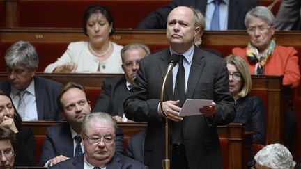 Le pr&eacute;sident du groupe PS &agrave; l'Assembl&eacute;e Nationale, Bruno Le Roux, lors des questions au gouvernement, le 28 octobre 2014. (LIONEL BONAVENTURE / AFP)