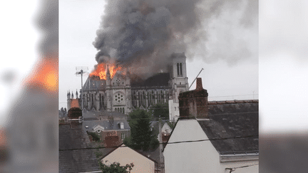 Un incendie ravage une basilique de Nantes, le 15 juin 2015
 (MAXIME CLAVAL / TWITTER)