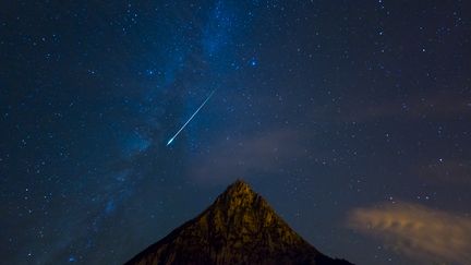 Une météorite observée dans la communauté de&nbsp;Cantabrie (Espagne), le 20 janvier 2016.&nbsp; (JUAN-CARLOS MUNOZ / BIOSPHOTO / AFP)