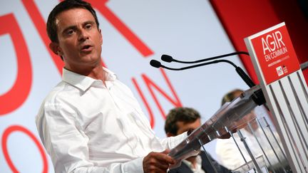 Le Premier ministre Manuel Valls lors de son discours de cl&ocirc;ture de l'universit&eacute; d'&eacute;t&eacute; du PS&nbsp;&agrave; La Rochelle, le 30 ao&ucirc;t 2015.&nbsp; (MEHDI FEDOUACH / AFP)