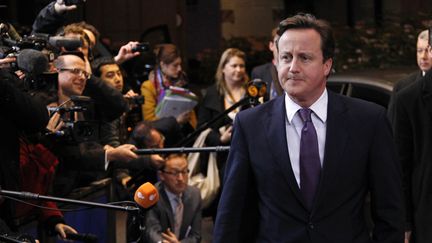 Le Premier ministre britannique David Cameron &agrave; son arriv&eacute;e au sommet europ&eacute;en de Bruxelles (Belgique), le 8 d&eacute;cembre 2011. (FRAN&Ccedil;OIS LENOIR / REUTERS)