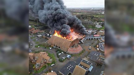 La salle où joue le BCM Gravelines-Dunkerque, le Sportica, est en proie aux flammes le 25 décembre 2023. (BCM GRAVELINES)