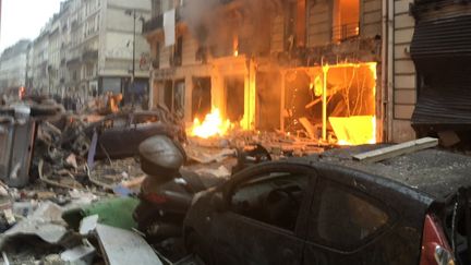 Une violente explosion a dévasté un immeuble de la rue de Trévise à Paris, samedi 12 janvier 2019. (EMILY MOLLI / TWITTER)