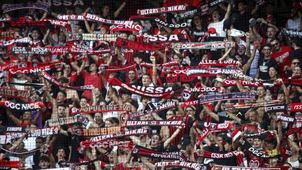 Des supporters de l'OGC Nice lors d'un match à domicile à l'Allianz Riviera face à Strasbourg, le 3 septembre 2023. (CYRIL DODERGNY / NICE MATIN / MAXPPP)