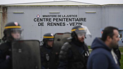 Mobilisation de gardiens de prison à la prison de Vezin-le-Coquet (Ille-et-Vilaine). (DAMIEN MEYER / AFP)