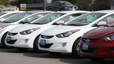 Des v&eacute;hicules Hyundai Elantra,&nbsp;&agrave; Petaluma, en Californie, le 3 avril 2013. (JUSTIN SULLIVAN / GETTY IMAGES NORTH AMERICA / AFP)