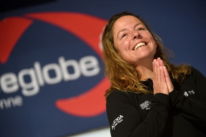 La joie de la navigatrice Alexia Barrier lors d'une conférence de presse après avoir terminé son tour du monde en solitaire, le 28 février 2021.&nbsp; (JEAN-FRANCOIS MONIER / AFP)