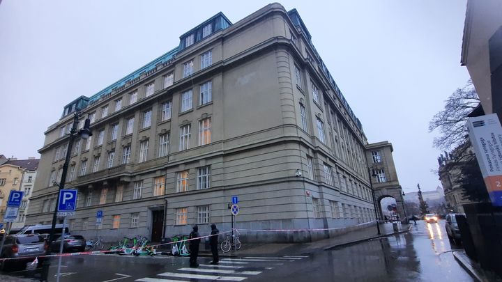 L'université de Prague où s'est déroulée la fusillade qui a fait 14 morts, le 21 décembre 2023 (SEBASTIEN BAER / RADIO FRANCE)
