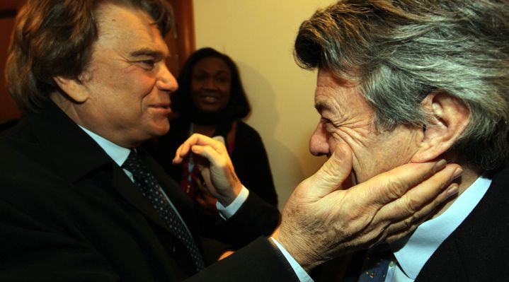 Bernard Tapie et Jean-Louis Borloo, le 9 d&eacute;cembre 2010 &agrave; Paris. (MAXPPP)