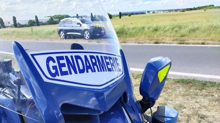 Un contrôle routier de la gendarmerie de Meurthe-et-Moselle sur l'A36, le 25 mai 2022.
 (Louise THOMANN / RADIO FRANCE)