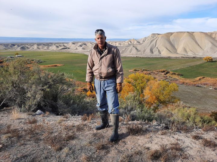 Paul Kehmeier, Eckert (Colorado) farmer in front of his fields.  (SEBASTIEN PAOUR / RADIO FRANCE)