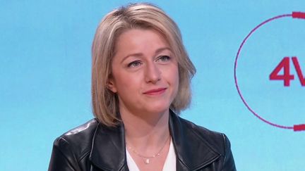 Barbara Pompili, ministre de la Transition écologique, était l'invitée des "4 Vérités" de France 2, vendredi 10 décembre.&nbsp; (CAPTURE ECRAN FRANCE 2)