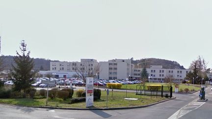 Une capture d'&eacute;cran de l'entr&eacute;e du centre hospitalier Sud Essonne (CHSE) &agrave; Etampes (Essonne). ( GOOGLE MAPS / FRANCETV INFO )