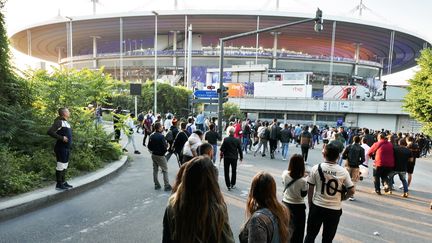 Devant le Stade de France à Saint-Denis, le soir de la finale de la Ligue des champions le samedi 28 mai. (PHILIPPE MODOL / RADIO FRANCE)