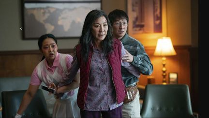 Stephanie Hsu, Michelle Yeoh et Ke Hyu Quan dans "Everything Everywhere All At Once" de Daniel Scheinert et Daniel Kwan (© Leonine)