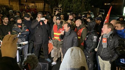 Le secrétaire général de la CGT Philippe Martinez lors d'un rassemblement au dépôt de bus de Vitry-sur-Seine (Val-de-Marne), vendredi 27 décembre 2019. (CLEMENT MARTIN / FRANCE TELEVISIONS)