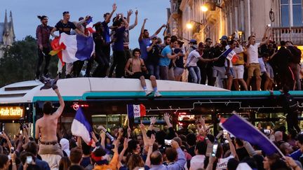 Coupe du monde : ambiance bon enfant devant la mairie de Paris