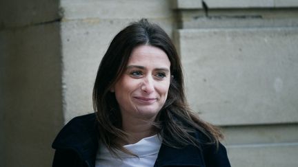 La secrétaire nationale des Ecologistes, Marine Tondelier, le 17 décembre 2024 avant un échange avec François Bayrou à Matignon, à Paris. (DANIEL DORKO / HANS LUCAS / AFP)