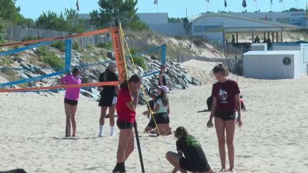 Vendée : La Tranche-sur-Mer, une station balnéaire au défi de l’afflux de touristes (France 3)