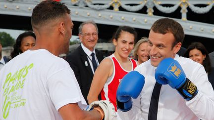 Quand Emmanuel Macron montre les muscles