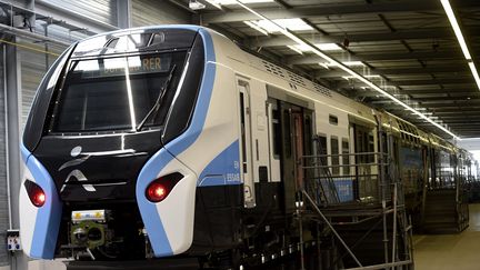 Une rame du nouveau modèle du RER, qui sera progressivement mis en service à partir de 2021. (FRANCOIS LO PRESTI / AFP)