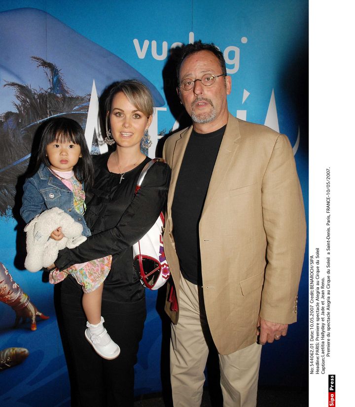 Laeticia Hallyday avec Jade et Jean Reno à un spectacle du Cirque du Soleil à Saint-Denis (Seine-Saint-Denis), le 10 mai 2007. (BENAROCH/SIPA / SIPA)