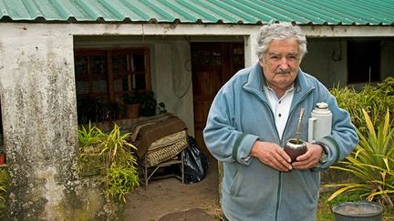 Jose Mujica le président uruguayen devant sa ferme à Montevideo
 (MARIO GOLDMAN / AFP)