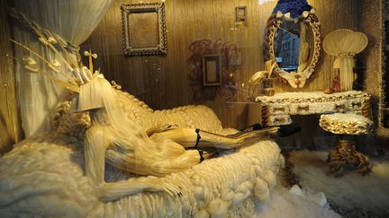 Le boudoir de Lady Gaga install&eacute; chez Barney's &agrave; New York, une des pi&egrave;ces maitresses de cette boutique &eacute;ph&eacute;m&egrave;re cr&eacute;&eacute;e par la chanteuse &agrave; l'occasion de No&euml;l, le 22 novembre 2011. (EMMANUEL DUNAND / AFP)