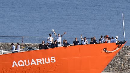 L'Aquarius a trouvé un port, les migrants un pays