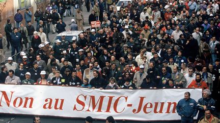 &nbsp; (Manifestation etudiante contre le CIP, "Contrat d'insertion professionnelle"  © FACELLY/CHESNOT/SIPA)