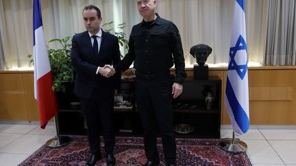 French Minister of the Armed Forces Sébastien Lecornu with his Israeli counterpart Yoav Gallant, in Tel Aviv (Israel), January 22, 2024. (GIL COHEN-MAGEN / AFP)