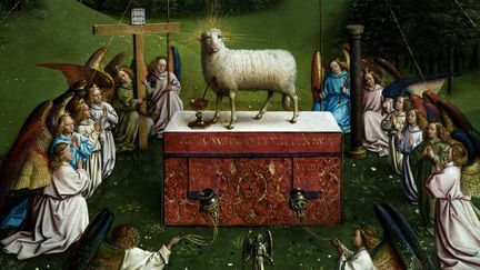 Détail de la partie récemment restaurée de "l'Agneau mystique" (1432) des frères Van Eyck, photographié le 17 décembre au Musée des Beaux-Arts de Gand (KENZO TRIBOUILLARD / AFP)