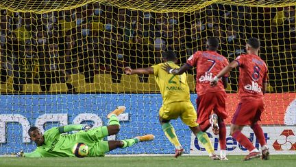 Lyon ouvre le score à Nantes grâce à Dembele lors de la 4e journée de Ligue 1 vendredi 27 août 2021. (SEBASTIEN SALOM-GOMIS / AFP)