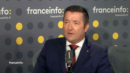 Karl Olive, maire LR de Poissy, était l'invité de franceinfo mardi 11 décembre. (FRANCEINFO / RADIOFRANCE)