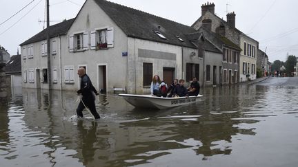 Dans une rue de Nemours, le 1er juin 2016. (DOMINIQUE FAGET / AFP)