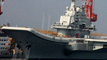 Varyag, le premier-porte avions chinois, sera bientôt rebaptisé d'un nom chinois (AFP/STR)