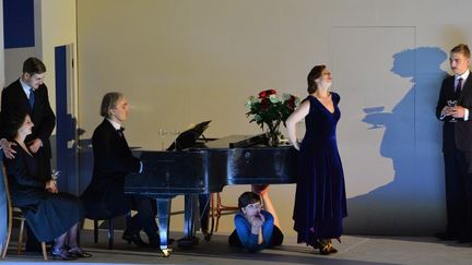 Chanteurs sur scène lors d'une répétition générale de l'opéra de Marc-André Dalbavie Charlotte Salomon » à Salzbourg 24 Juillet 2014.  Le jeu est dirigé par Luc Bondy.
 (WILDBILD / AFP)