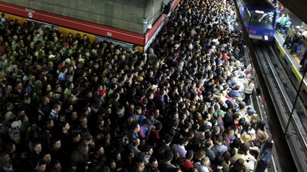 Le m&eacute;tro bond&eacute; de Sao Paulo (Br&eacute;sil), le 28 mai 2013. (NACHO DOCE / REUTERS)